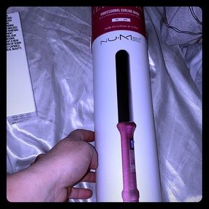 Nume curling wand 32 mm. Pink in color brand new